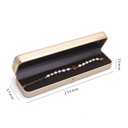 Brazalete de caja de joyería con hebilla dorada y borde dorado redondeado